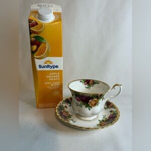 Royal Albert bone China, old country roses, tea, cup, and sausage set